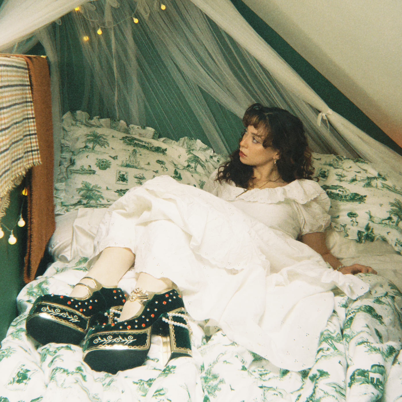 Boleyn_s_Revenge_Bejewelled_Velvet_Heels_Green_DARCY