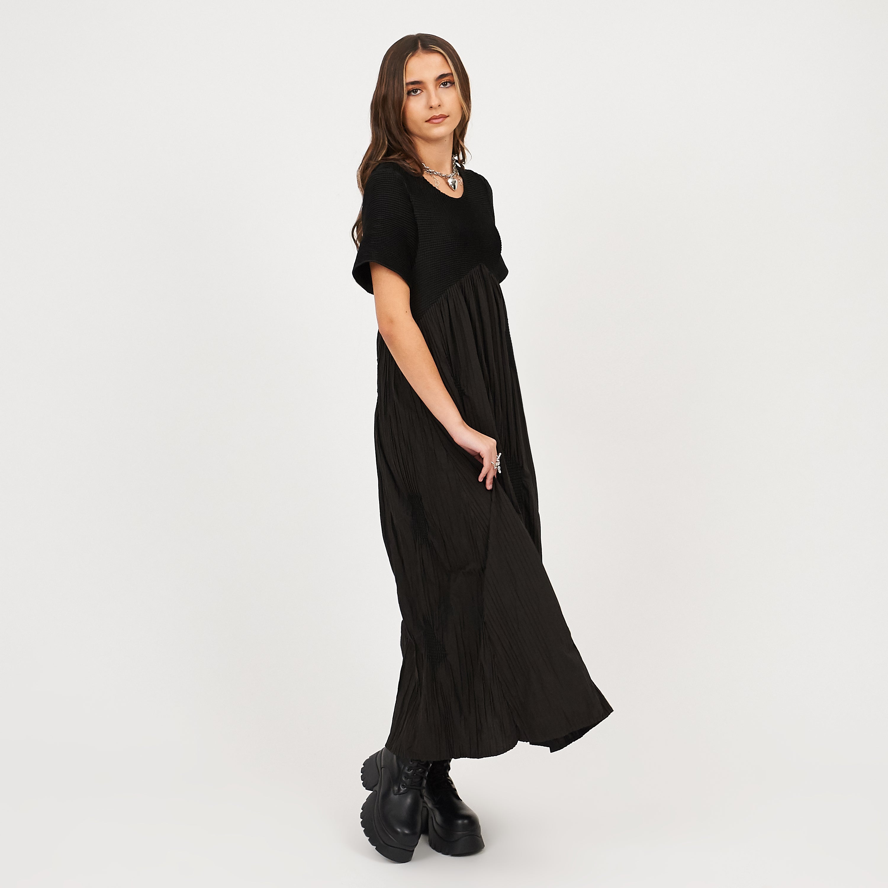 KOI_Bespoke Sonder Black Short Sleeved Maxi Dress_2