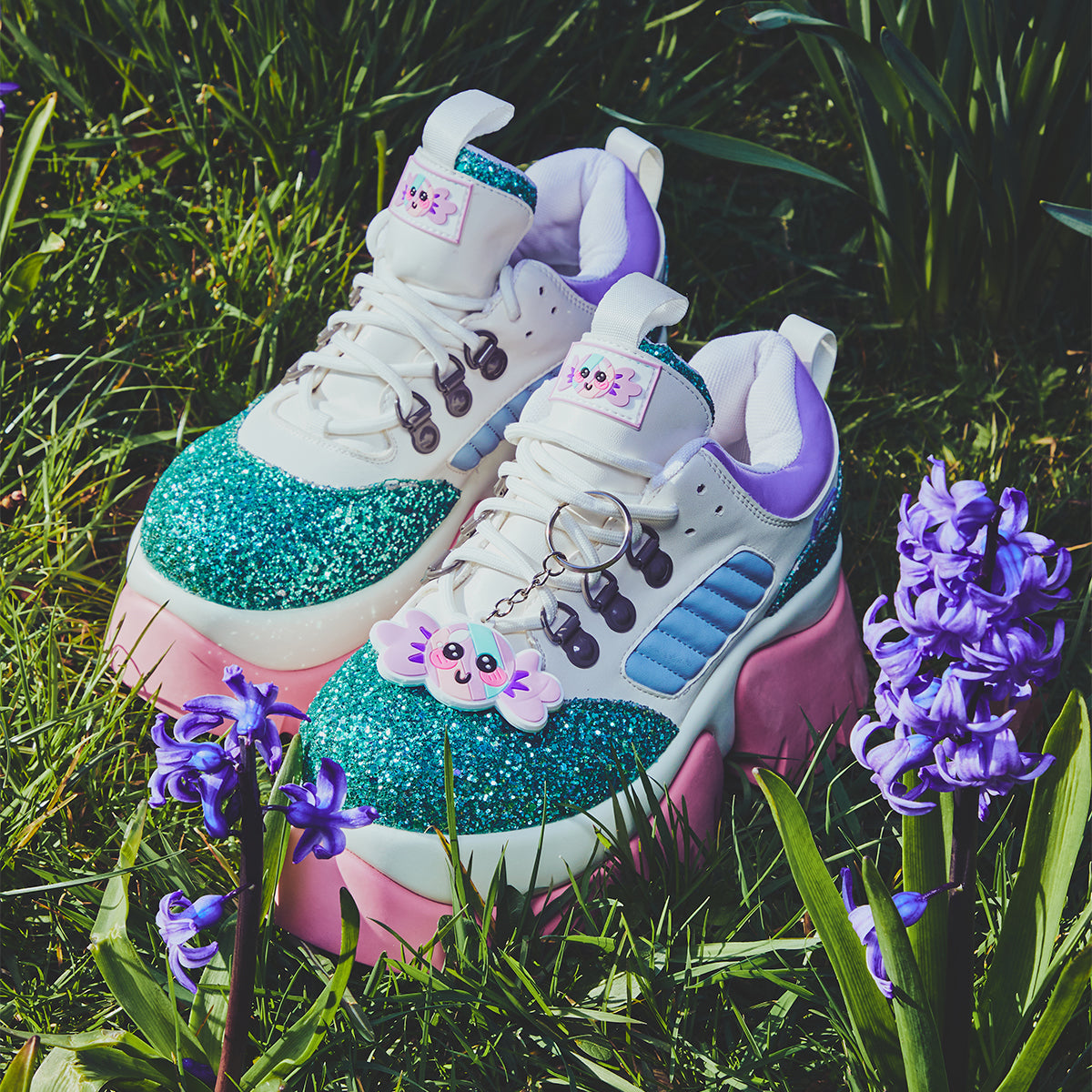 KOI_Candy_Cuddles_Sparkling_White_Blue_Pink_Chunky